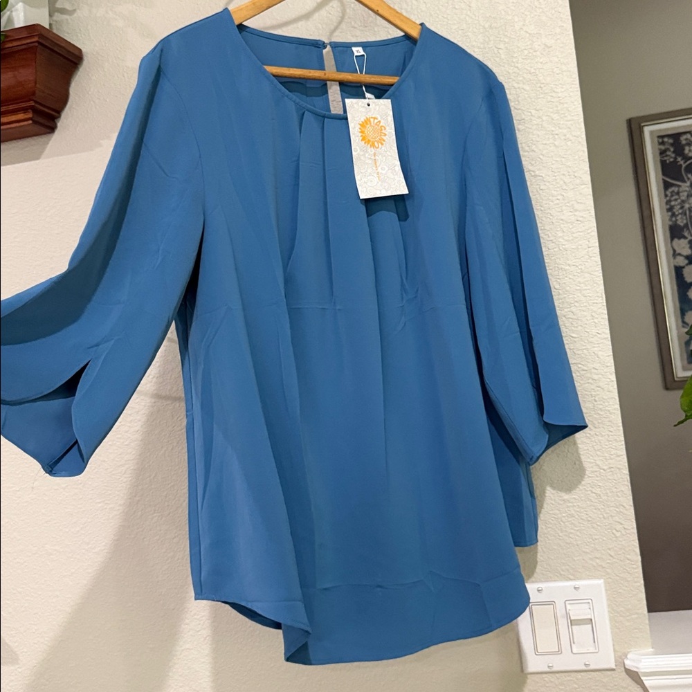 NWT Tasamo Elegant Blue Women's Top with petal sleeve detail size XL. - Picture 5 of 7